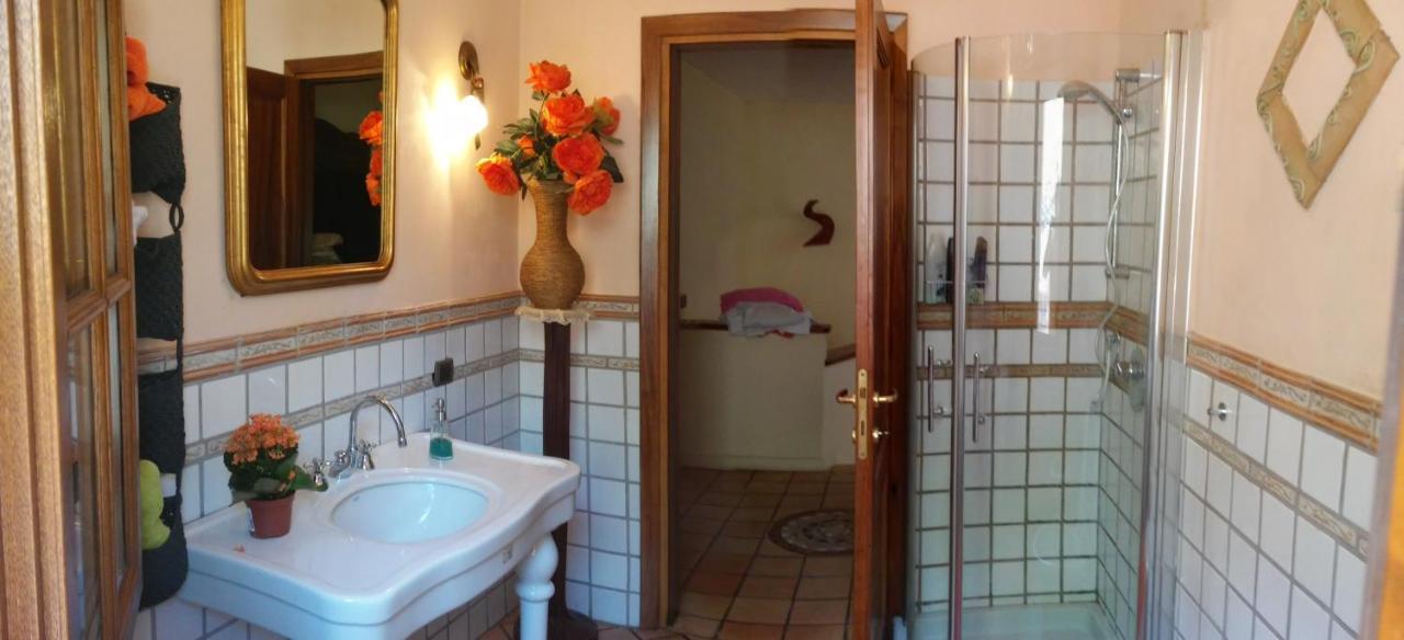 Room In Villa - Room In The Hills With Garden And Sea View San Salvatore  エクステリア 写真